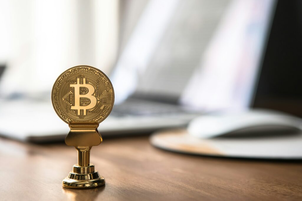 L’évolution réglementaire des cryptomonnaies face à l’essor des banques numériques